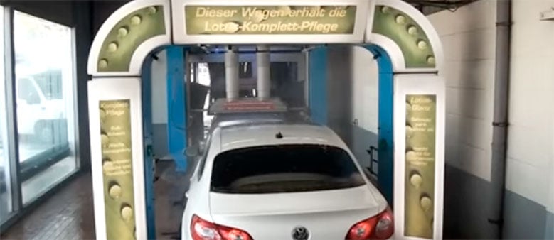 Hauptwäsche Lackschutz in der TopWash Autowaschstraße